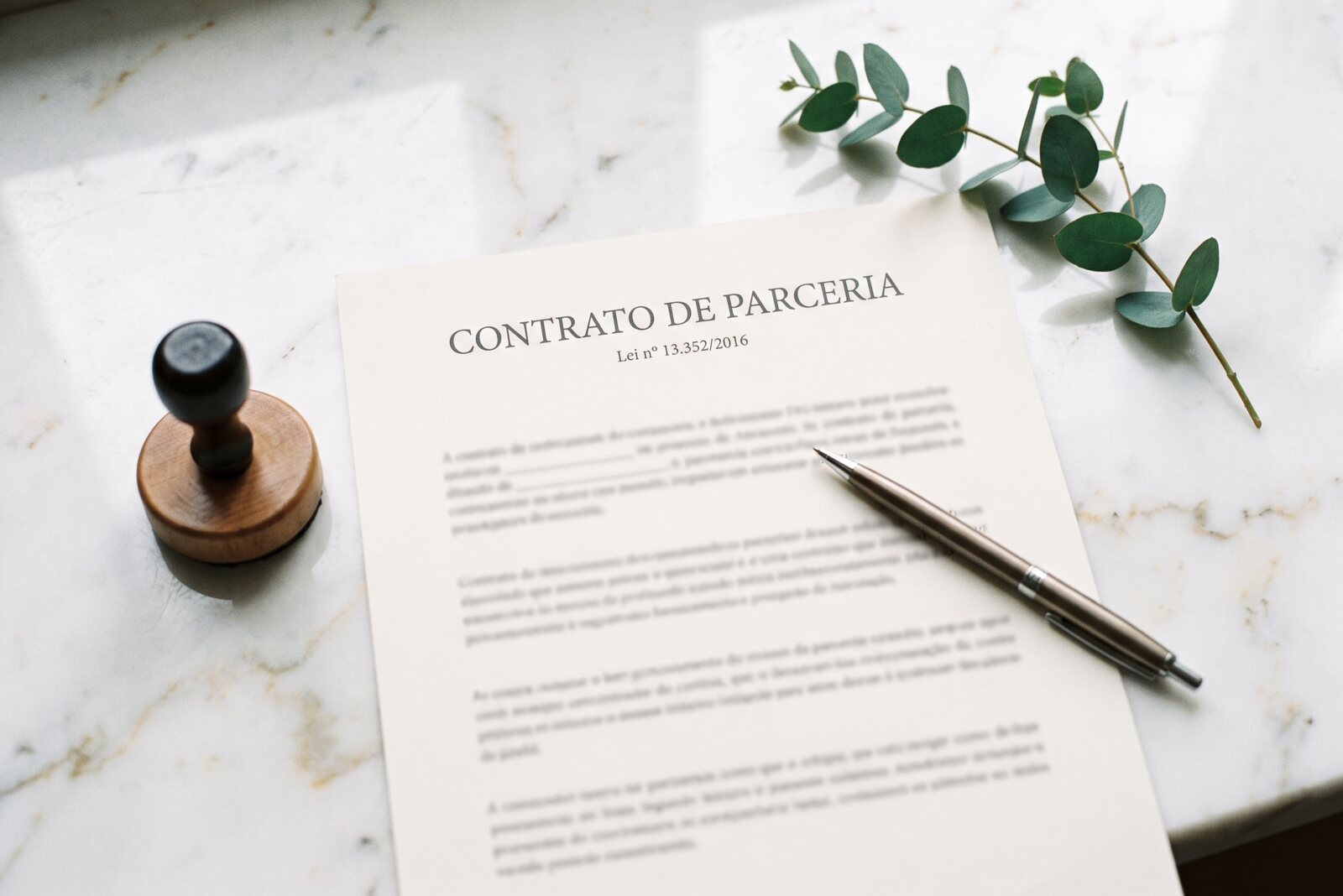 Contrato de parceria do salão sobre a bancada